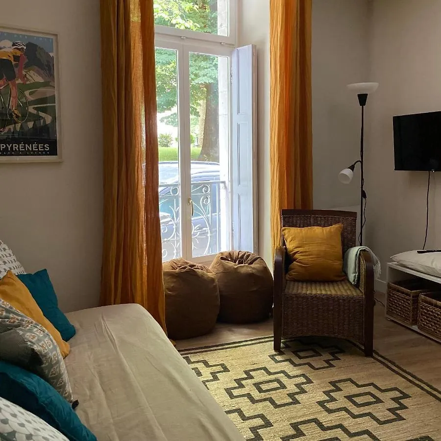 Bagnères-de-Luchon Fantastic Ground Floor Apartment Opposite Thermes צרפת
