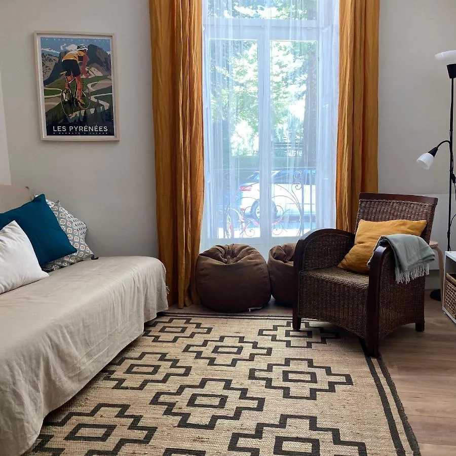 Bagnères-de-Luchon Fantastic Ground Floor Apartment Opposite Thermes 0*,  צרפת